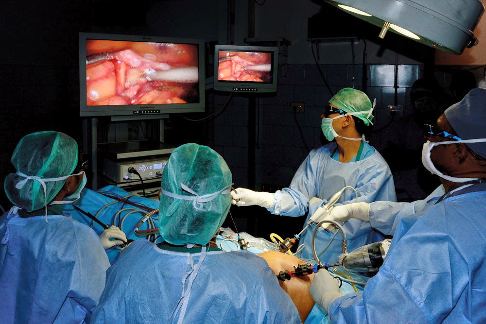การผ่าตัดด้วยการเจาะรูแล้วส่องกล้อง (Laparoscopic Surgery)